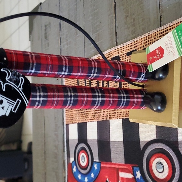 Home Elements Wooden Nutcracker - Picture 3 of 7